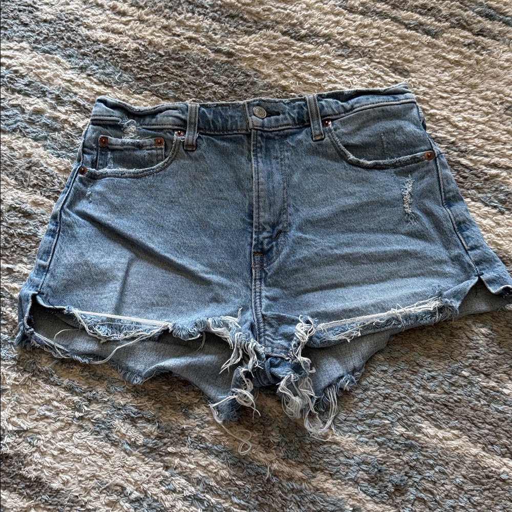 Abercrombie & Fitch- The Mom Short High Rise